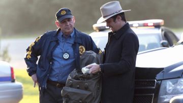 Gabardina usada por Raylan Givens (Timothy Olyphant) como se ve en Justified S06E13