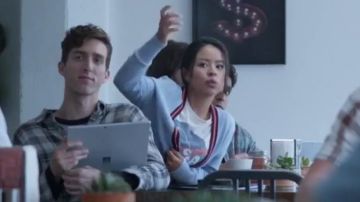 Camiseta gráfica reciclada Karma Nasa usada por Mariana Adams Foster (Cierra Ramirez) en Good Trouble (S01E08)