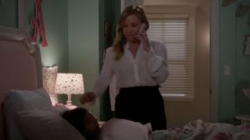 LAgence Carla Silk Blouse worn by Dr. Arizona Robbins (Jessica Capshaw) in Grey's Anatomy (S14E22)