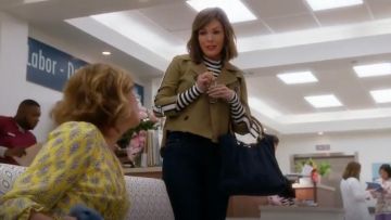 Veronica Beard Mert Chaqueta recortada con mangas con cinturón usada por Camille (Lindsay Price) en Splitting Up Together (S02E14)