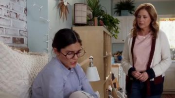 Treasure & Bond Colorblock V-Neck Cardigan worn by Lena (Jenna Fischer) in Splitting Up Together (S02E14)