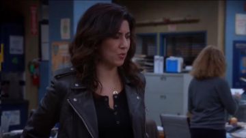 Splendid Thermal Henley usado por Rosa Díaz (Stephanie Beatriz) en Brooklyn Nine-Nine (S06E07)