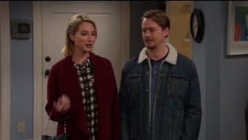 Alice + Olivia Caleb Shirt porté par Mandy Baxter (Molly Ephraim) dans le Dernier Homme Debout (S07E13)