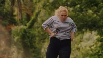 Le top marinière à Palmier porté par Natalie (Rebel Wilson) dans Isn't it romantic