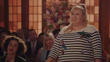Le pull marinière portée par Natalie (Rebel Wilson) dans Isn't it romantic