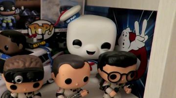 La figura funko pop! de Stay Puft en SOS Ghosts of Modzii en el video ¡LA MAYOR COLECCIÓN DE FIGURAS POP! ¡DESDE FRANCIA!