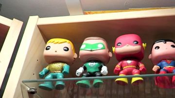 El Funko Pop! por Green Lantern de Modzii en su video ¡LA MAYOR COLECCIÓN DE FIGURITAS POP! ¡DESDE FRANCIA!