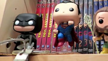 El Funko Pop! batman en Batman vs Superman de Modzii en su video ¡LA MAYOR COLECCIÓN DE FIGURAS POP! ¡DESDE FRANCIA!