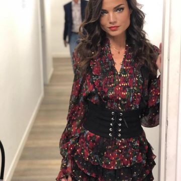Vestido estampado de manga larga de gasa de seda de Francesca Antoniotti en la cuenta de instagram de @francesca.antoniotti
