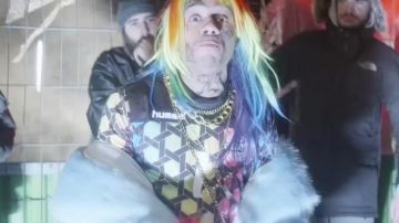 Le maillot Hummel de Mister V dans sa vidéo YouTube OLD RAP VS NEW RAP Feat. Maskey, Jhon Rachid, Mister V, Freddy Gladieux, Aaram Anis