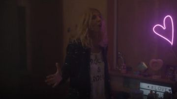 The t-shirt Rock & Roll of Sandrine Kiberlain in My Baby