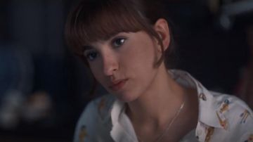 The printed shirt of Jade (Thaïs Alessandrin) in My Baby