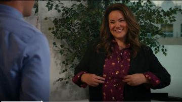 Old Navy Détendu Imprimé Chemise Classique porté par Katie Otto (Katy Mixon Américain Ménagère (S03E01)