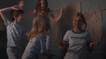 Le t-shirt wrangler de Sandrine Kiberlain dans Mon Bébé