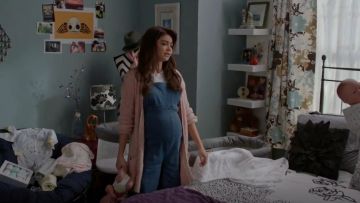 Un guisante en la vaina Luxe Essentials Pierna ancha Maternidad General usado por Haley Dunphy (Sarah Hyland) en Modern Family (S10E16)