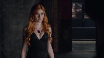 Herve Leger Ari Woodgrain Foil Print Dress worn by Clary Fray (Katherine McNamara) in Shadowhunters (S01E04)