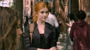 R13 Cafe Racer Veste en Cuir portés par Clary Fray (Katherine McNamara) dans les Shadowhunters (S01E05)