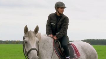 Vetements Réversible Police de la Veste portée par Dorit Kemsley Au Real Housewives de Beverly Hills (S08E16)