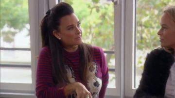 Gucci Dog Patch Stripe Top worn by Herself (Kyle Richards) in The Real Housewives of Beverly Hills (S08E16)