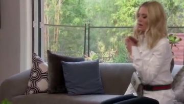 Gucci Neo Vintage Canvas Belt Bag usado por Dorit Kemsley en The Real Housewives of Beverly Hills (S08E14)
