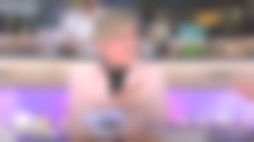 La veste tissée rose poudré Vanessa Bruno de Anne-Élisabeth Lemoine dans C à vous le 05.03.2019