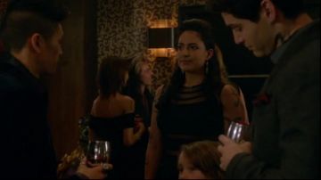 Js Collections Beaded Mesh Panel Gown usado por Maryse Lightwood (Nicola Correia-Damude) en Shadowhunters (S02E08)