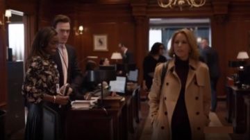 Blusa Michael Kors Elderflower usada por Daisy Grant (Patina Miller) en Madam Secretary (S01E13)