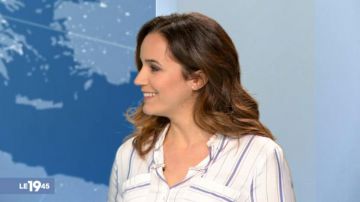 The striped shirt from Laeticia simoes in The 19:45 M6 of the 02/03/2019