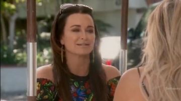 CC Skye  Large Gold Feather Earrings worn by Herself (Kyle Richards) in The Real Housewives of Beverly Hills (S08E14)