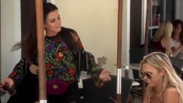 3.1 Phillip Lim Floral à Froid Dessus l'Épaule porté par elle-Même (Kyle Richards), Le Real Housewives de Beverly Hills (S08E14)