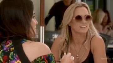 Gafas de sol redondas Elie Saab usadas en The Real Housewives of Beverly Hills (S08E14)