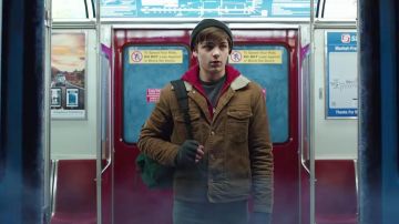 ¡La chaqueta Wrangler con cuello sherpa de Billy Batson (Asher Angel) en Shazam!