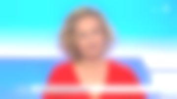 Suéter rojo de Caroline Roux en C dans l'air del 02/03/2019