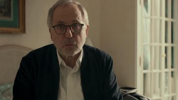 Le blouson Teddy de Jean Michel Rouche (Fabrice Luchini) dans Le Mystère Henri Pick