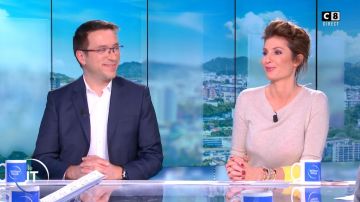 Le pull bicolore de Caroline Ithurbide dans William à midi du 06/03/2019