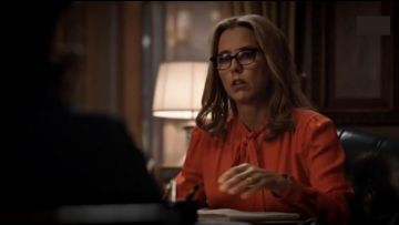 Givenchy Tie Neck Silk Blouse worn by Elizabeth McCord (Téa Leoni) in Madam Secretary (S03E15)