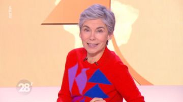 The sweater red with geometric patterns of Elisabeth Quin in 28 minutes of 29/01/2019