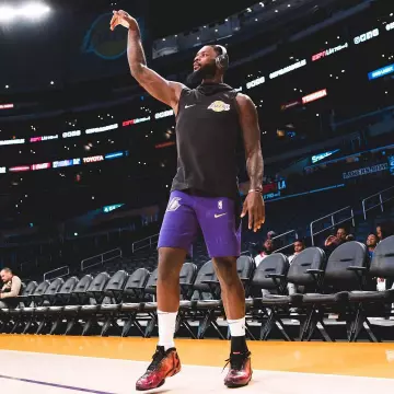 Sneakers Nike Zoom Hyperflight Prm "lebron Superhero Pack" worn by Lance Stephenson on the Instagram account @brkicks