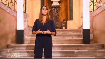 The combination collar shirt Karine Ferri in The most beautiful brides on tf1 on 01.03.2019
