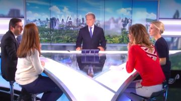 Le haut rouge découpes au dos Morgan de Caroline Ithurbide dans William à midi le 28.02.2019