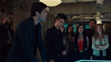 John Varvatos Star Usa Zip Poche Blazer porté par Alec Lightwood (Matthieu Daddario) dans les Shadowhunters (S03E02)