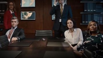Blusa victoriana de marco usada por Nadine Tolliver (Bebe Neuwirth) en Madam Secretary (S03E19)