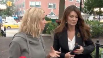 Dolce & Gabbana Bordado Logo Blazer usado por ella misma (Lisa Vanderpump) en The Real Housewives of Beverly Hills (S08E10) (S08E10)