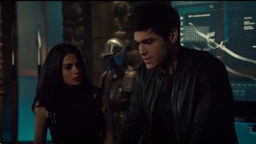 Adivina Carrie Mockneck Vestido de suéter usado por Isabelle Lightwood (Emeraude Toubia) en Cazadores de sombras (S03E07)