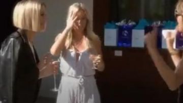 Pull Elle a Mis en Place porté par Teddi Jo Mellencamp Au Real Housewives de Beverly Hills (S08E06)