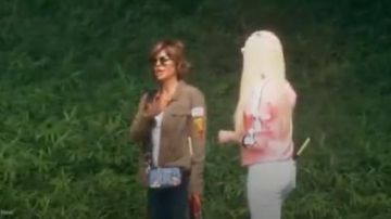 Marc Jacobs Frog Snapshot Small Camera Bag usado por ella misma (Lisa Rinna) en The Real Housewives of Beverly Hills (S08E04)