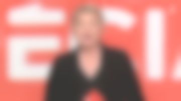 Le tee shirt noir col v en lurex Maison 1.2.3 de Élise Lucet dans Envoyé spécial le 07.03.2019