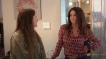 Gucci Bee Embellished Web Belt usado por ella misma (Kyle Richards) en The Real Housewives of Beverly Hills (S08E09)