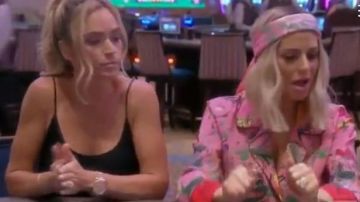 Camisa de seda con estampado Gucci Flora usada por Dorit Kemsley en The Real Housewives of Beverly Hills (S08E02)