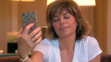 Gucci Kingsnake Print iPhone 6 Funda usada por ella misma (Lisa Rinna) en The Real Housewives of Beverly Hills (S08E02)